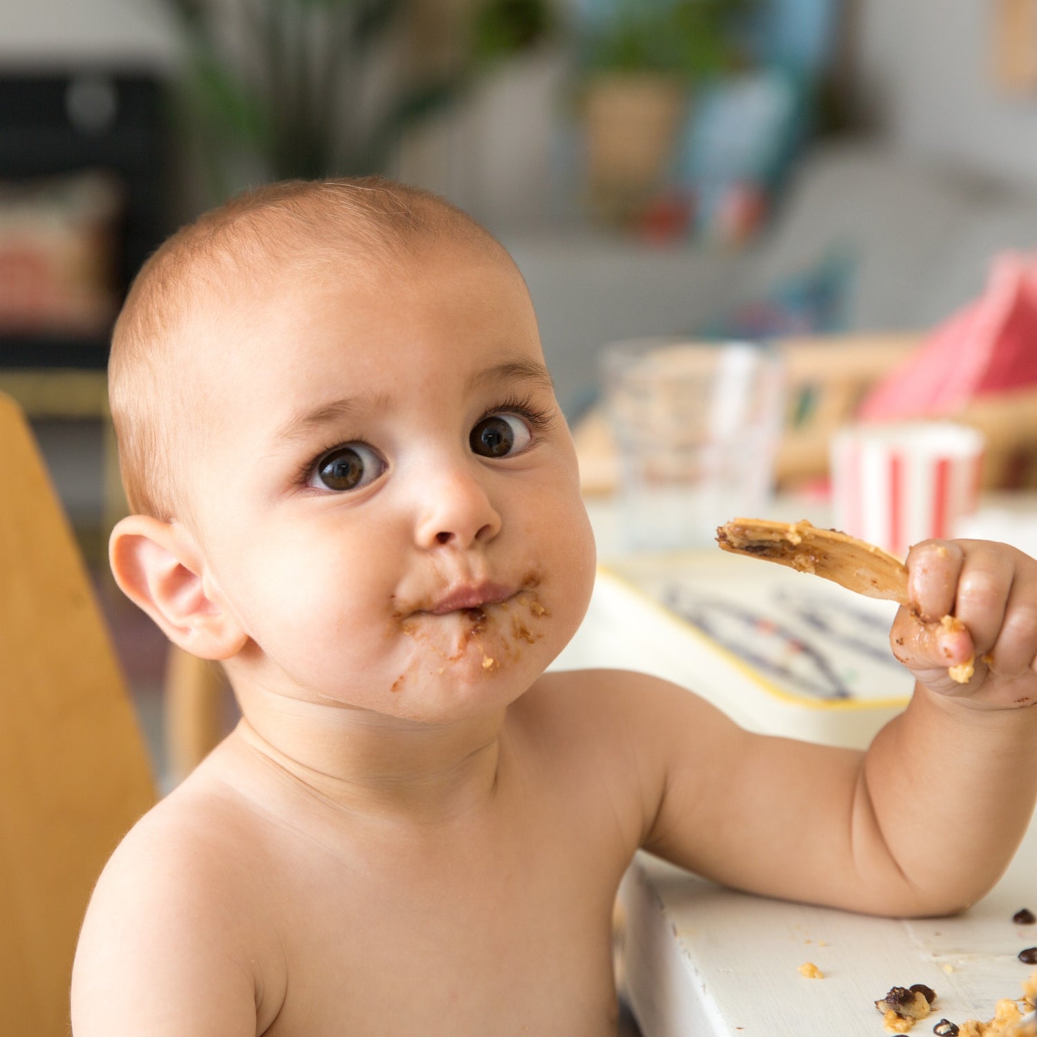 a-one-year-old-baby-eating-cake-on-his-first-birth-2024-09-18-01-33-26-utc_vDUF.jpg